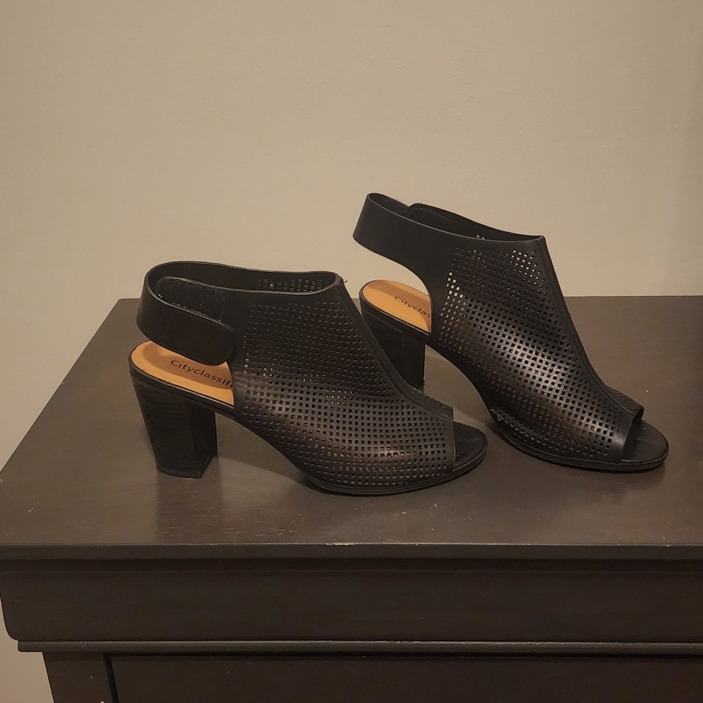 Chunky heel, black heels